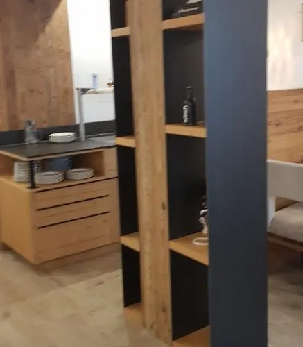 Πανσιόν Lenz Ισγκλ