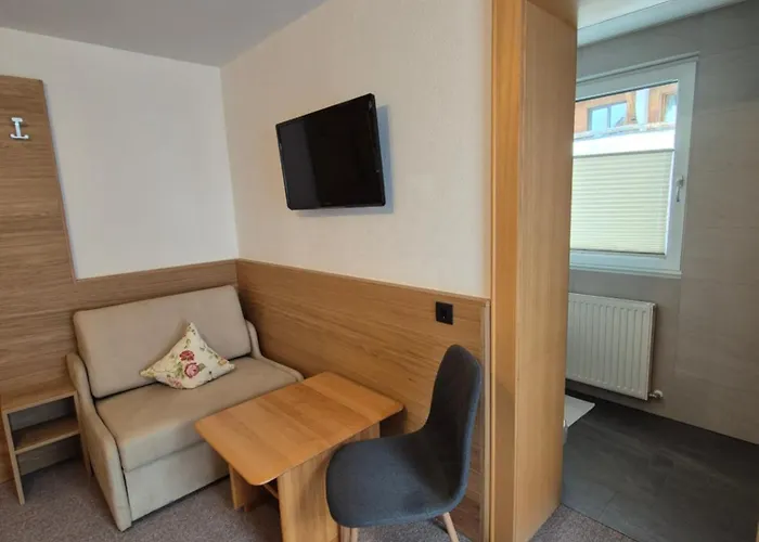 Lenz Πανσιόν Ισγκλ